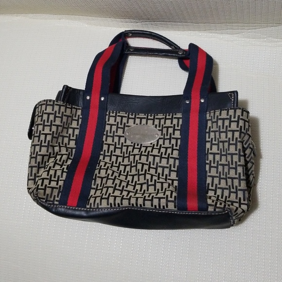 Tommy Hilfiger Handbags - Tommy Hilfiger purse in great condition